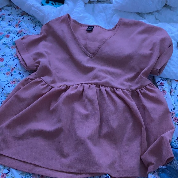 pink v-neck with ruffled bottom - Picture 2 of 2